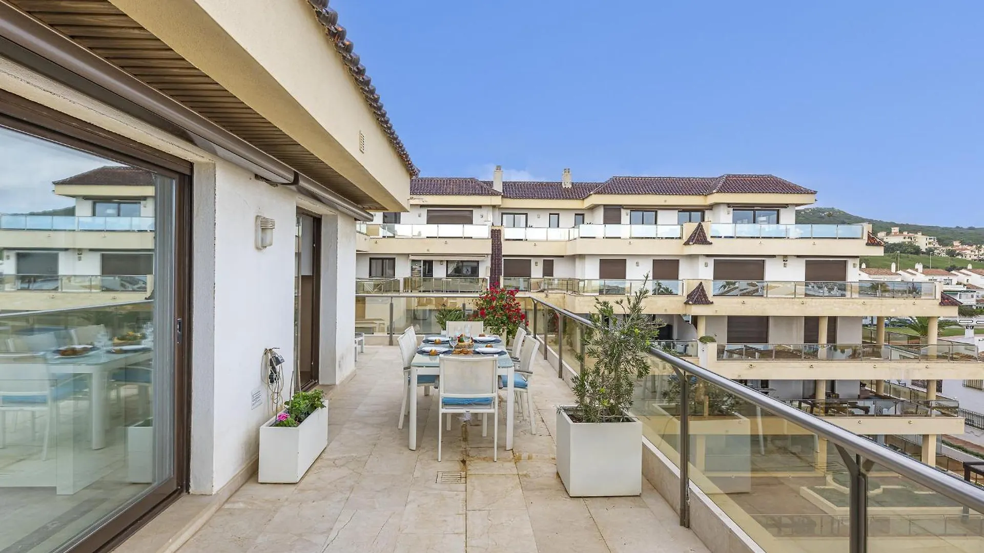 2218-Duplex First Line Beach With Sea View Manilva Španělsko